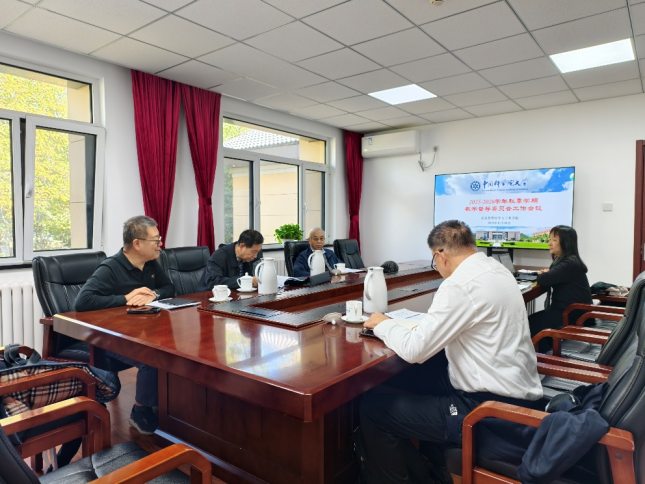 督导委员们倾听现场汇报